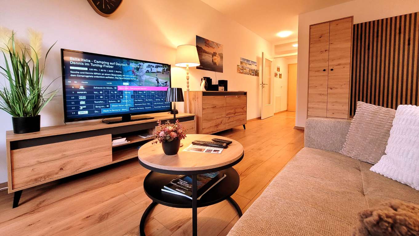 Wohnzimmer – Ferienwohnung Cosy Prien Apartment
